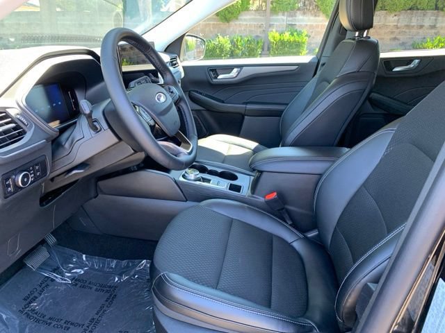 Certified 2025 Ford Escape SE FWD image 14