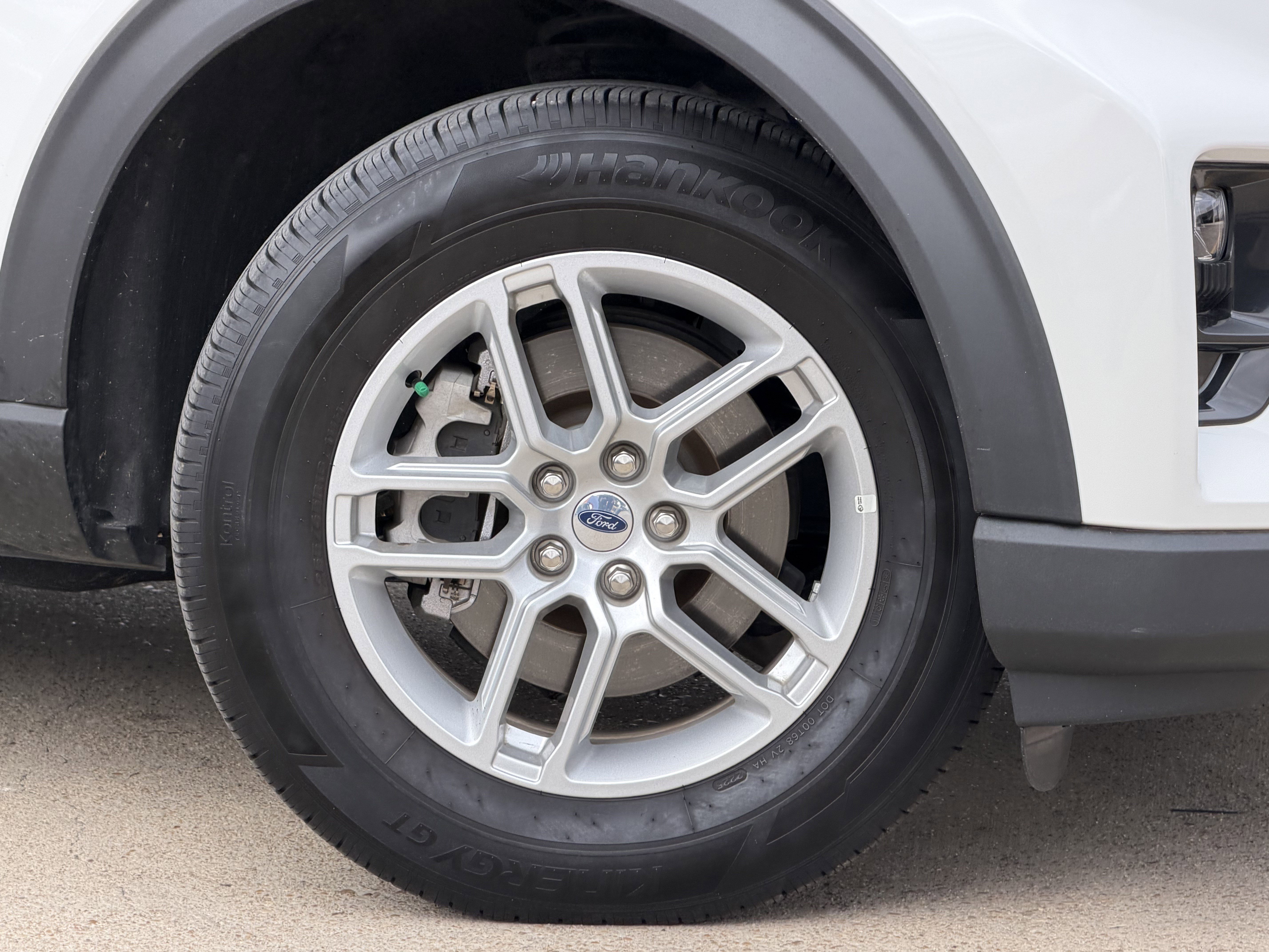 Certified 2025 Ford Explorer Active w/ Active Comfort Package RWD image 3