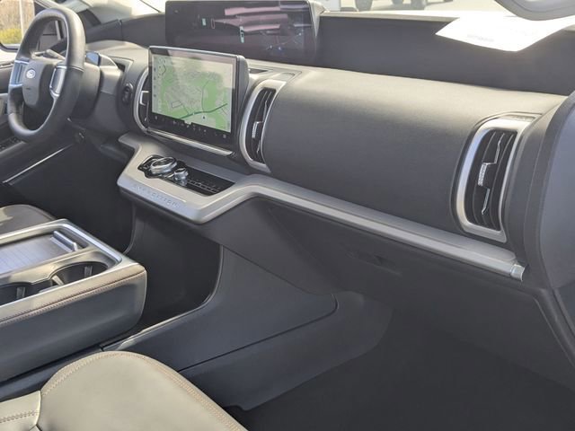 Certified 2025 Ford Expedition Active image 30