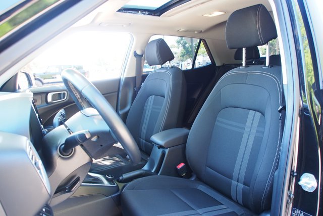 Used 2022 Hyundai Venue SEL w/ Cargo Package FWD image 16