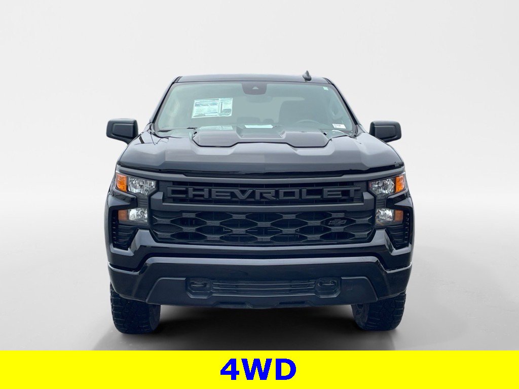 Used 2024 Chevrolet Silverado 1500 Custom Trail Boss w/ Dark Appearance Package image 9