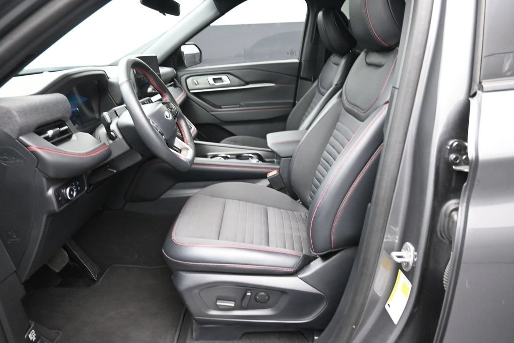 Certified 2025 Ford Explorer ST-Line AWD/4WD image 21