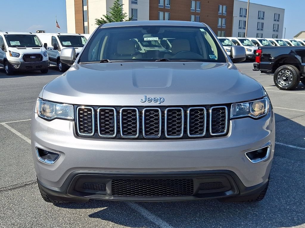 Used 2019 Jeep Grand Cherokee Laredo AWD/4WD image 2