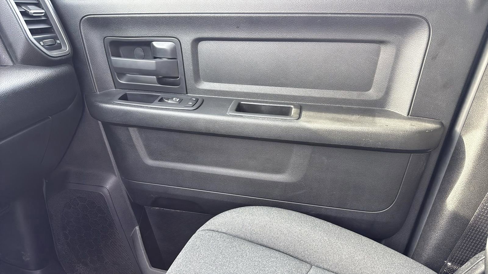 Used 2024 RAM 2500 Tradesman w/ Chrome Appearance Group image 23