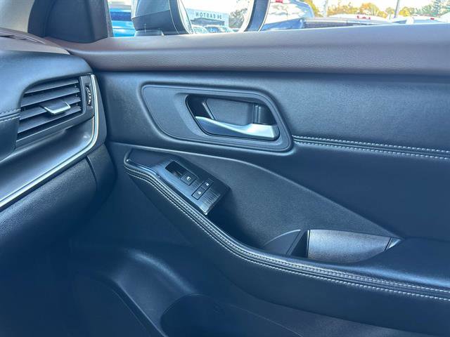 Used 2023 Nissan Rogue SV w/ SV Premium B Package image 29