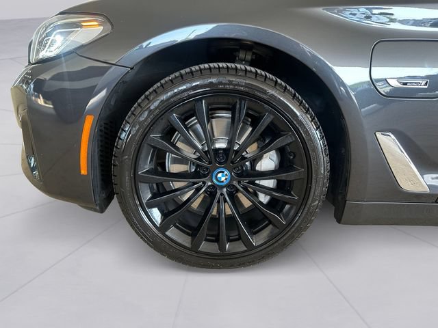 Used 2023 BMW 530e xDrive w/ Premium Package AWD/4WD image 9
