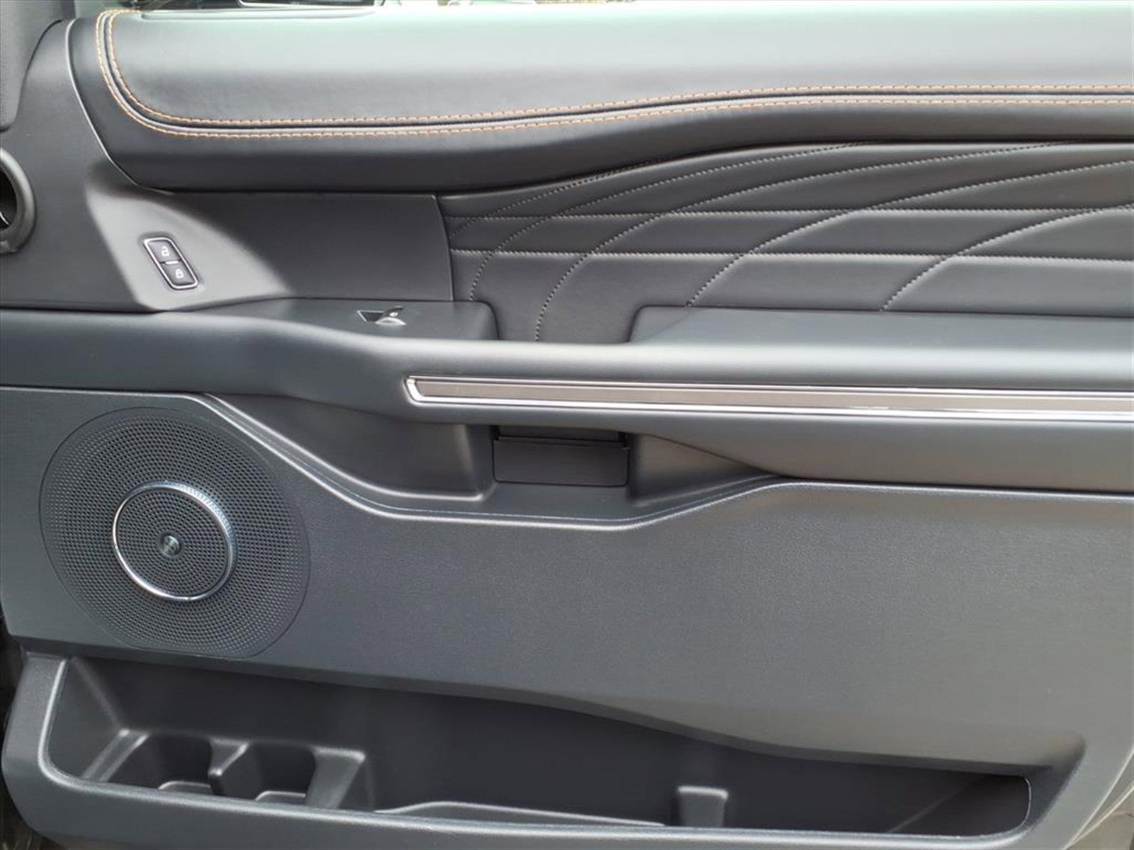 Certified 2023 Ford Expedition Platinum AWD/4WD image 9