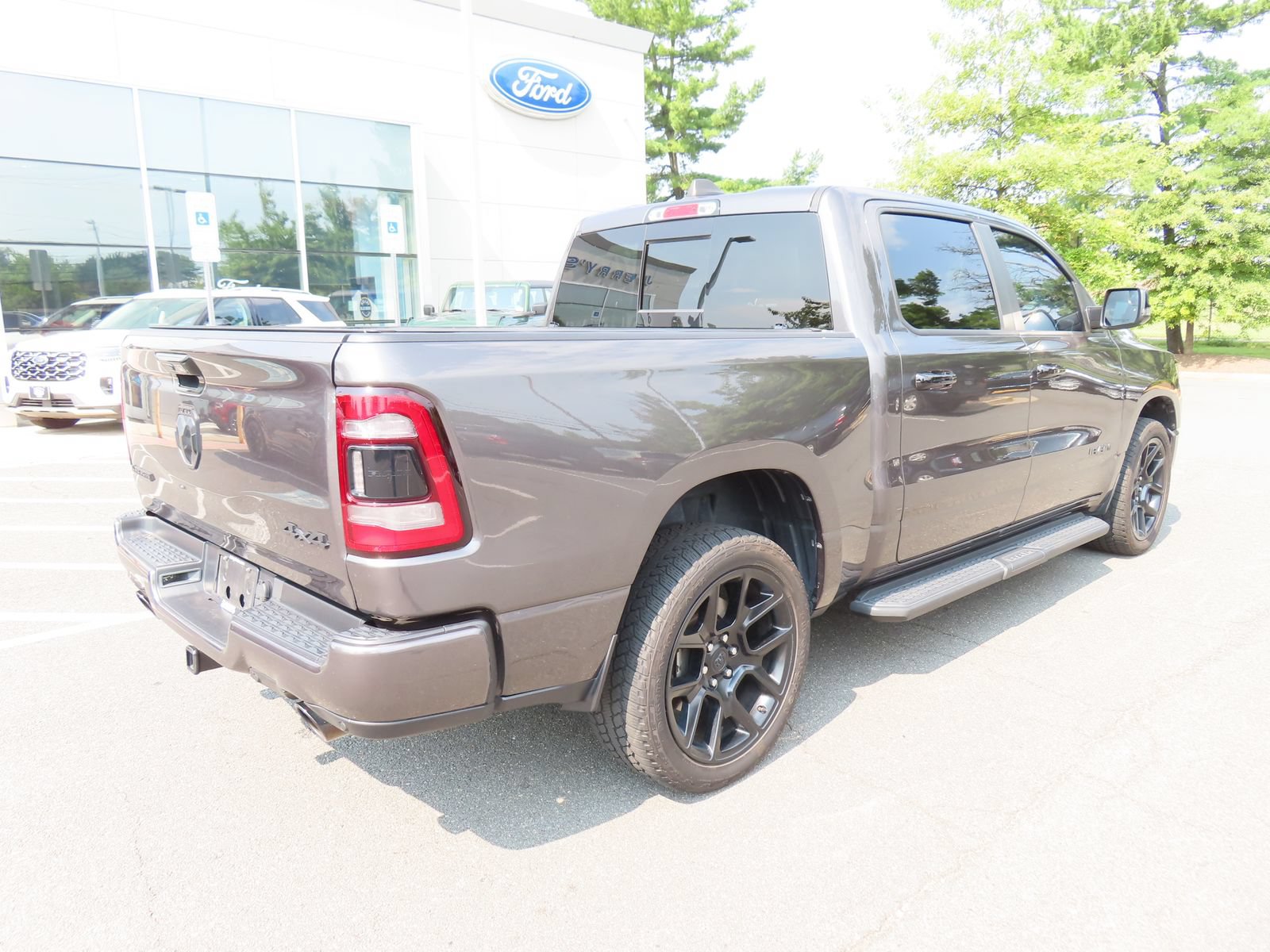 Used 2023 RAM 1500 Laramie AWD/4WD image 5