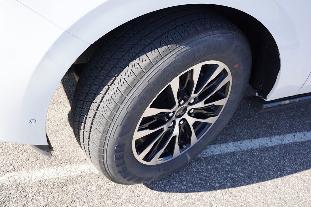 Certified 2025 Ford Expedition Max Platinum AWD/4WD image 13