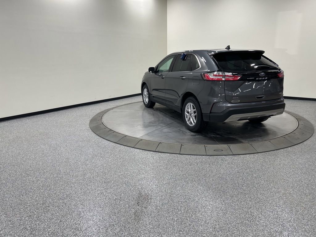 Certified 2022 Ford Edge SEL w/ Convenience Package image 3