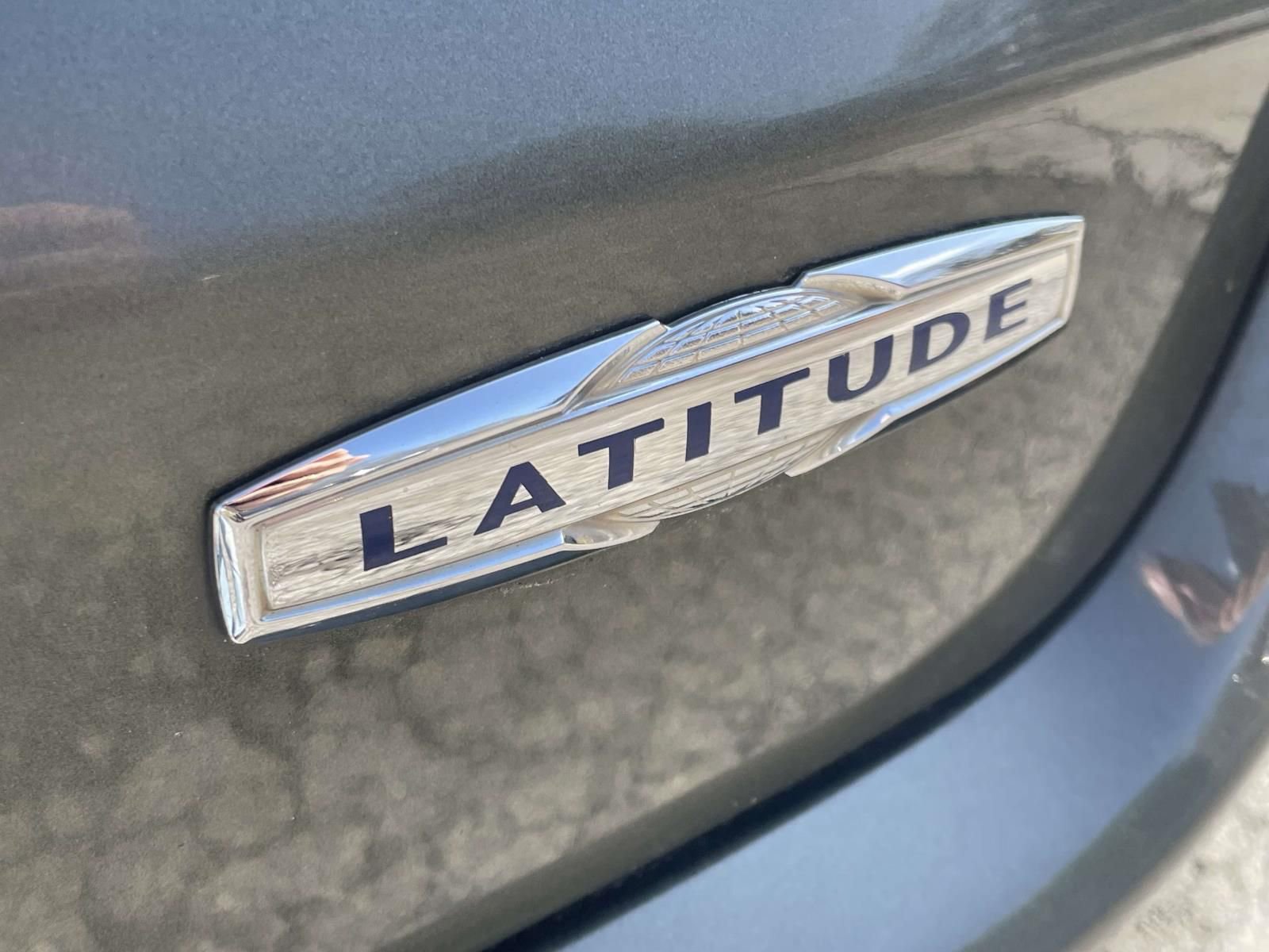 Used 2018 Jeep Compass Latitude w/ Popular Equipment Group image 10