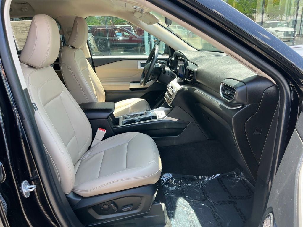 Certified 2022 Ford Explorer XLT w/ Equipment Group 202A AWD/4WD image 22