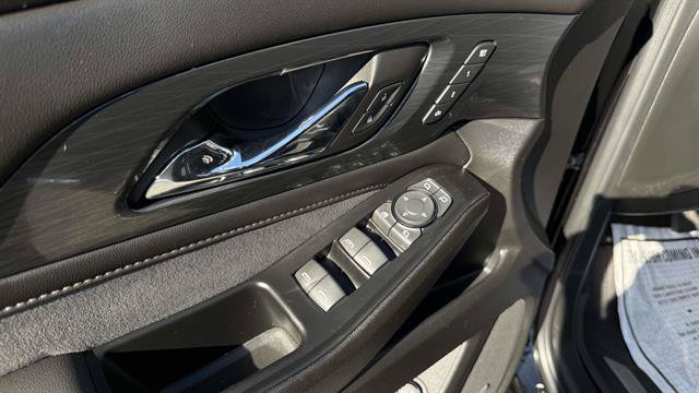 Used 2023 Chevrolet Traverse High Country w/ LPO, Floor Liner Package AWD/4WD image 9