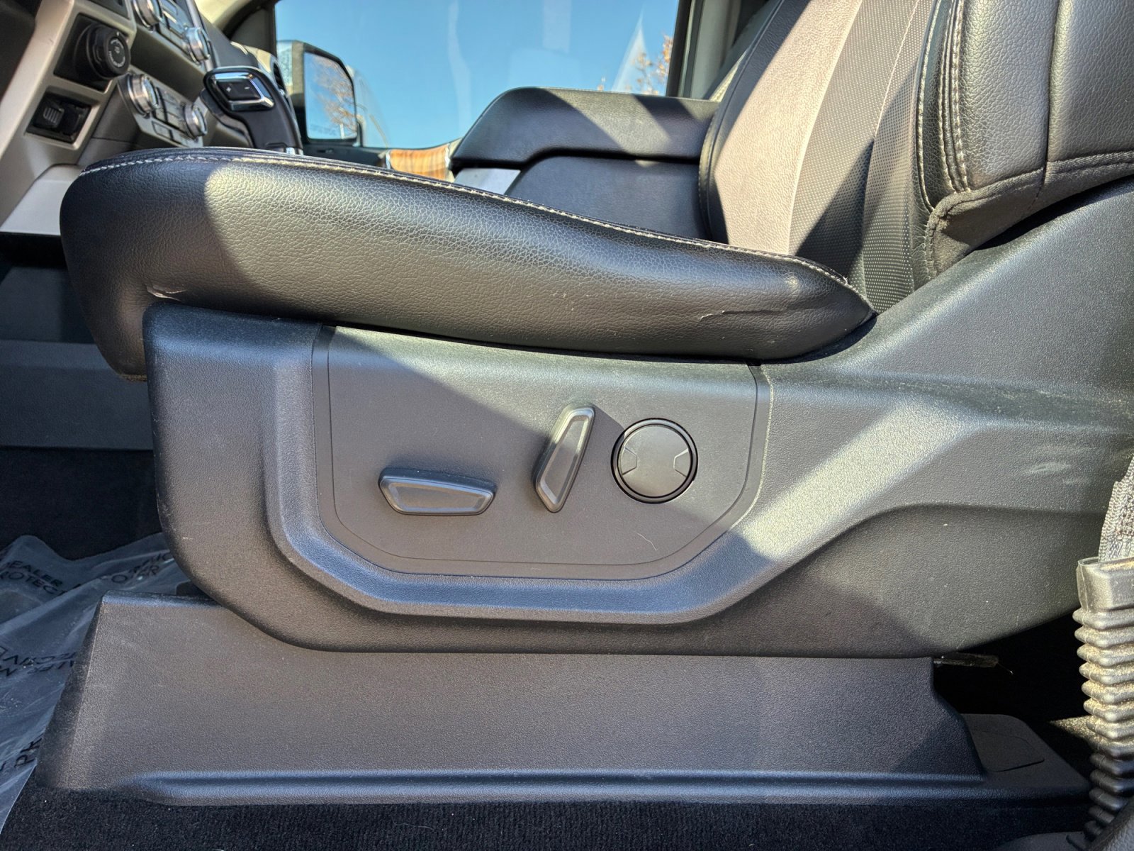 Certified 2019 Ford F150 Lariat w/ Equipment Group 502A Luxury image 14