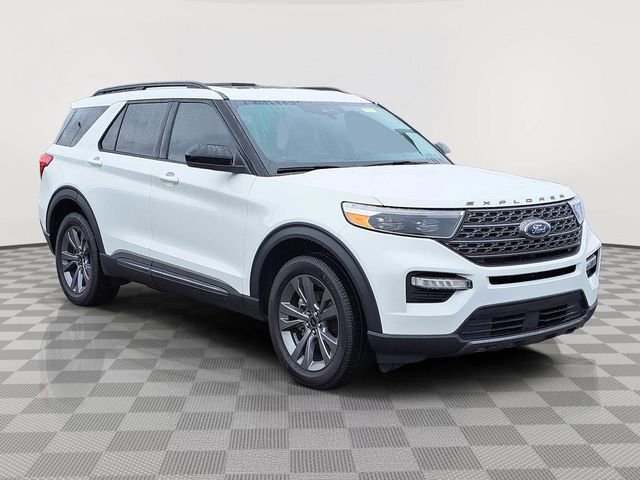 Certified 2022 Ford Explorer XLT w/ Equipment Group 202A AWD/4WD image 7