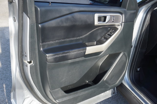 Certified 2023 Ford Explorer XLT w/ Equipment Group 202A RWD image 26