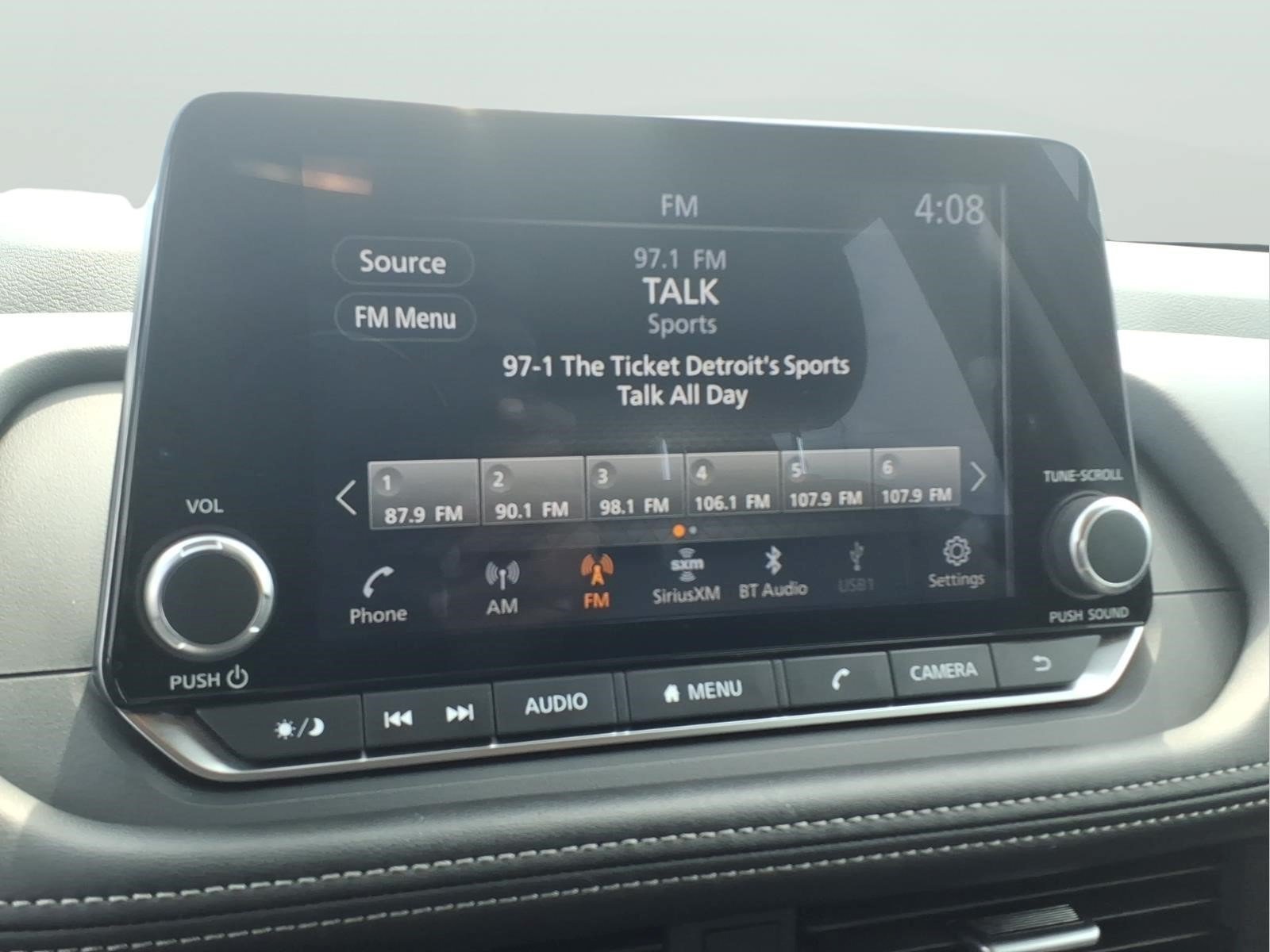 Used 2026 Nissan Rogue SV FWD image 15