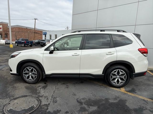 Used 2024 Subaru Forester Premium image 3
