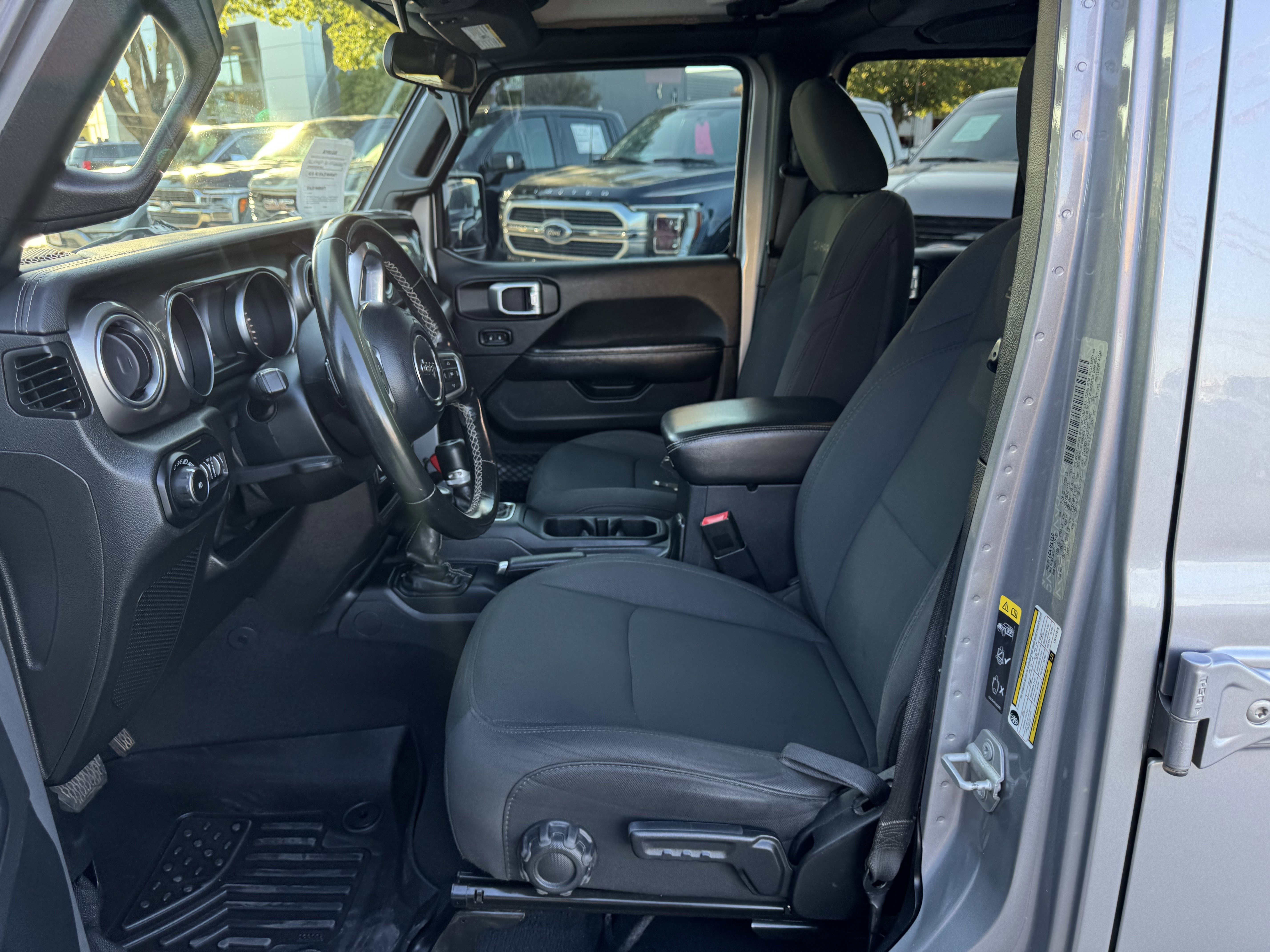 Used 2020 Jeep Wrangler Unlimited Sahara image 16