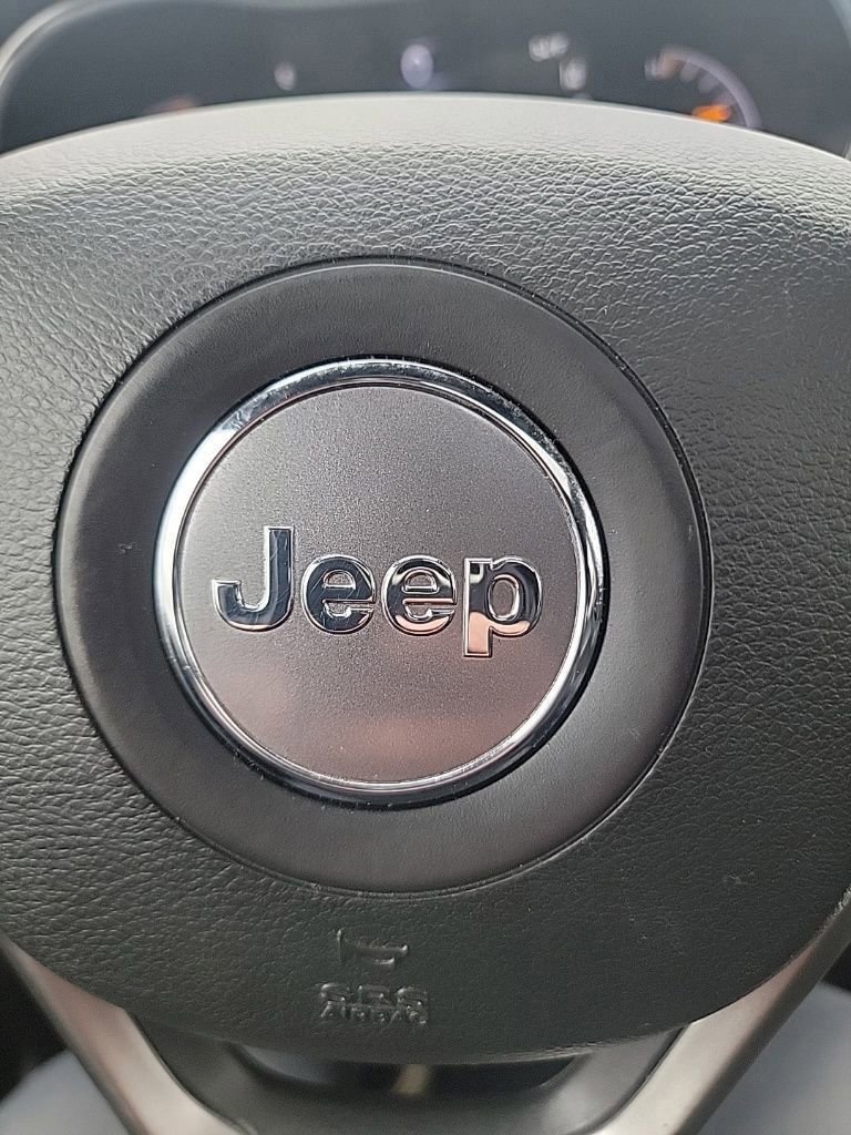 Used 2021 Jeep Grand Cherokee Laredo X image 46