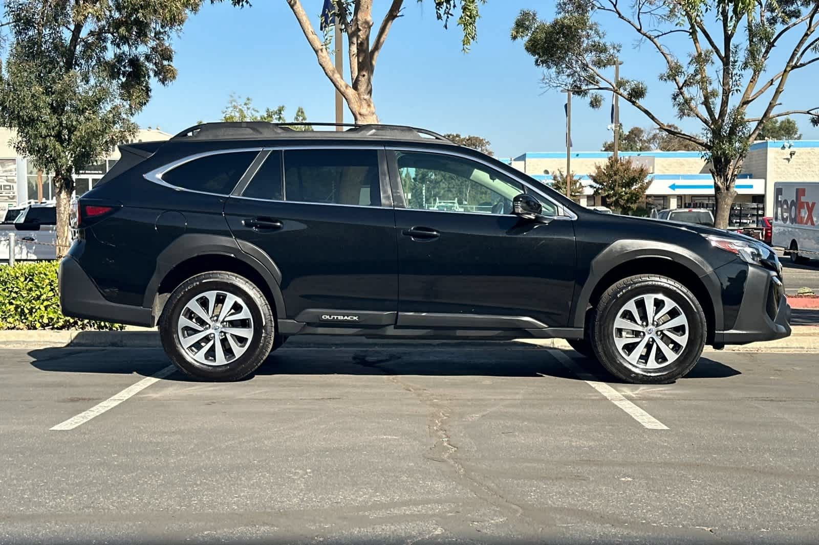 Used 2025 Subaru Outback Premium AWD/4WD image 9