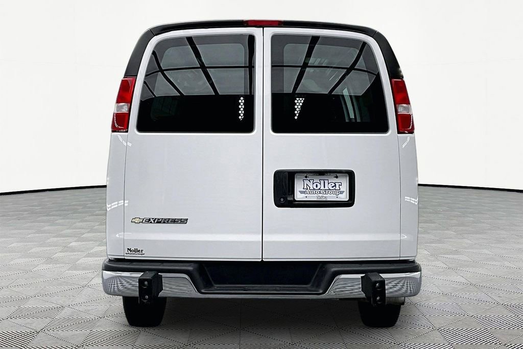 Used 2024 Chevrolet Express 2500 w/ Driver Convenience Package RWD image 4