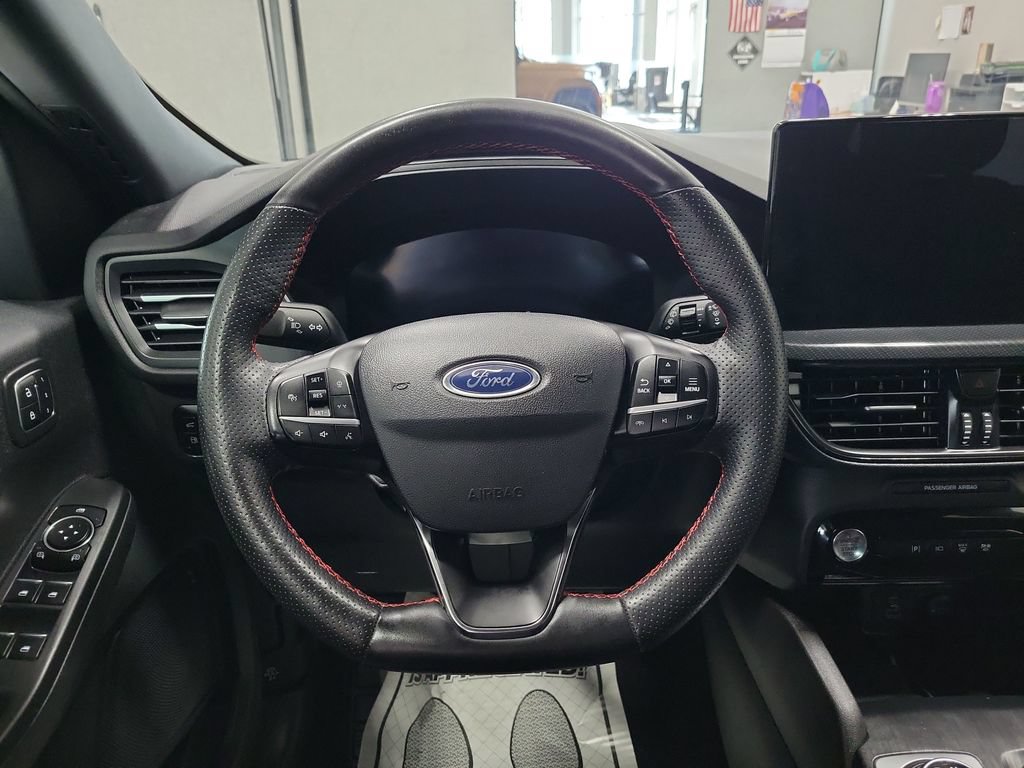 Certified 2023 Ford Escape ST-Line Elite AWD/4WD image 32
