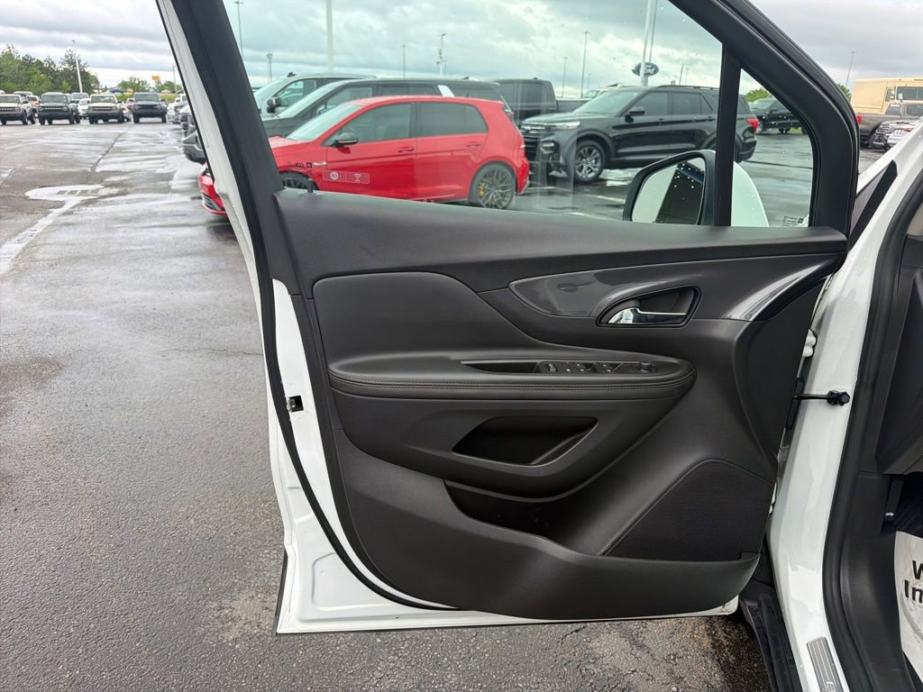 Used 2022 Buick Encore Preferred AWD/4WD image 18