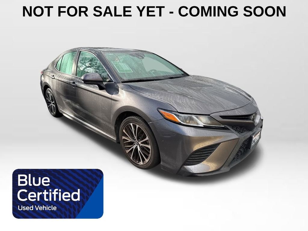 Used 2020 Toyota Camry SE w/ Carpet Mat Package