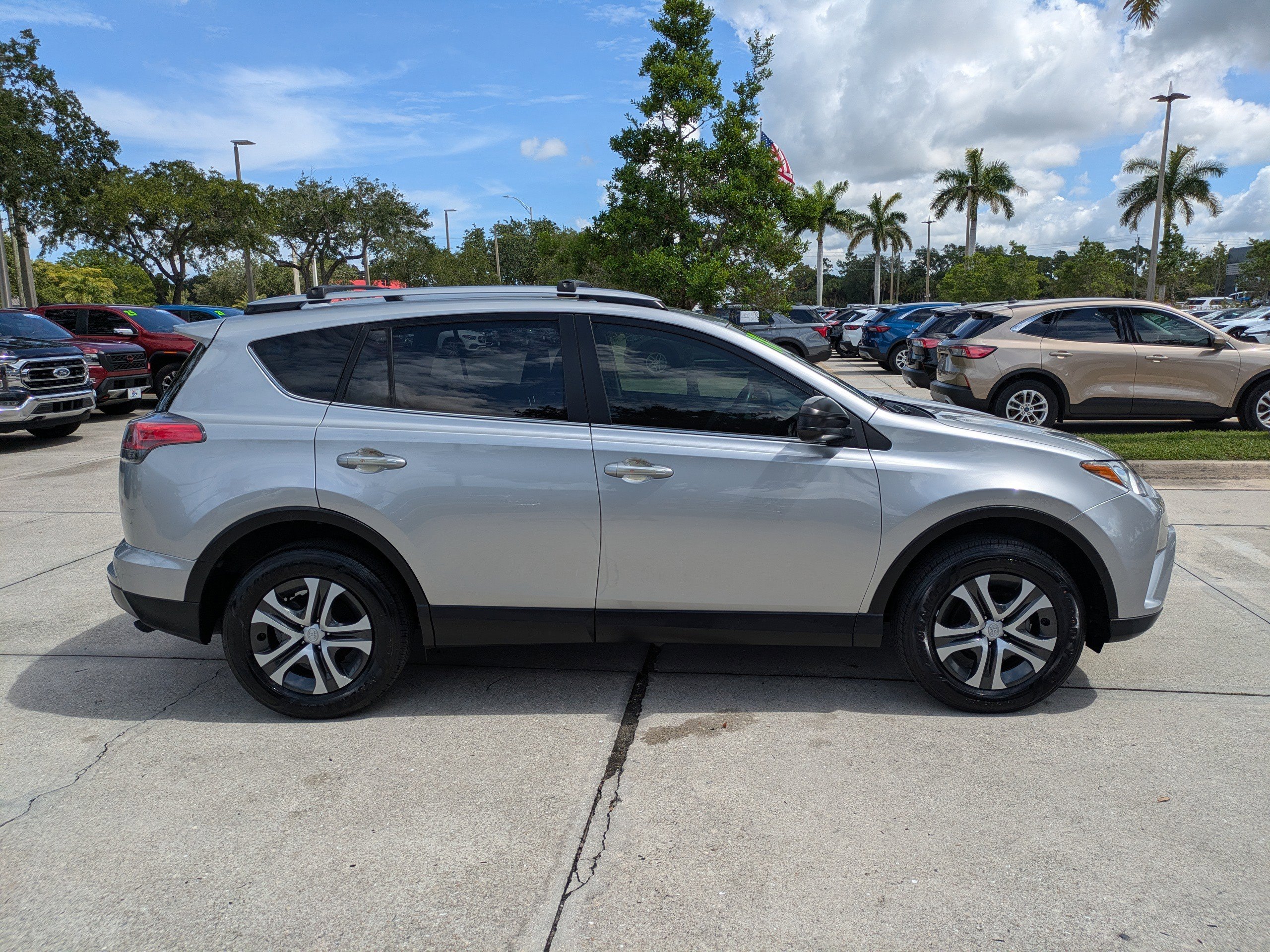 Used 2018 Toyota RAV4 LE w/ All Weather Liner Package FWD image 3