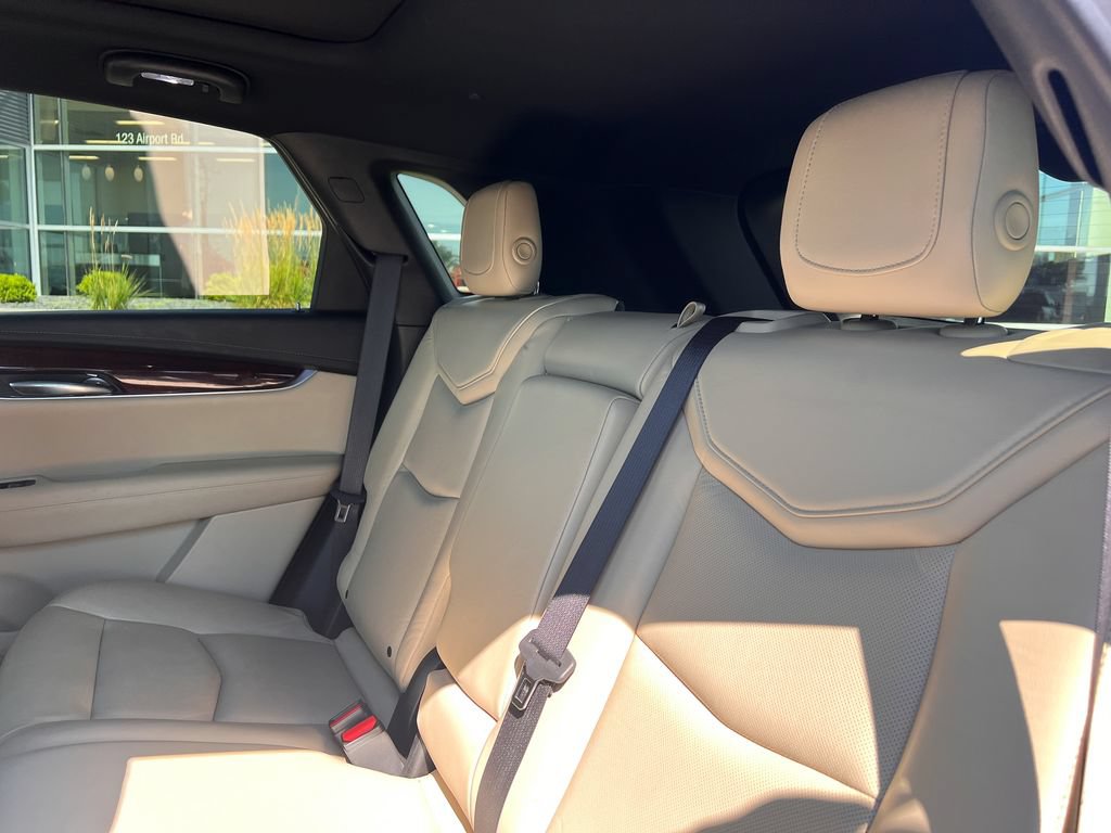 Used 2017 Cadillac XT5 Luxury w/ Driver Awareness Package AWD/4WD image 14