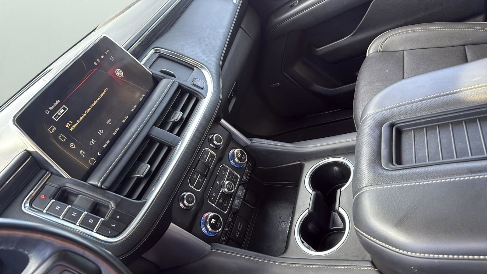 Used 2023 GMC Yukon XL SLT image 18