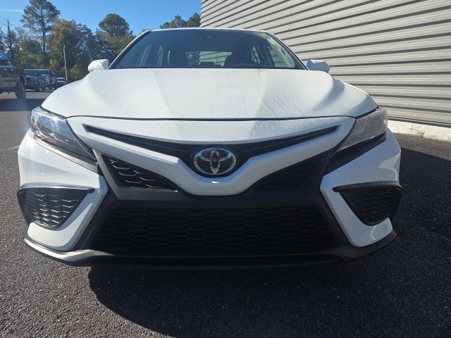 Used 2021 Toyota Camry SE FWD image 2
