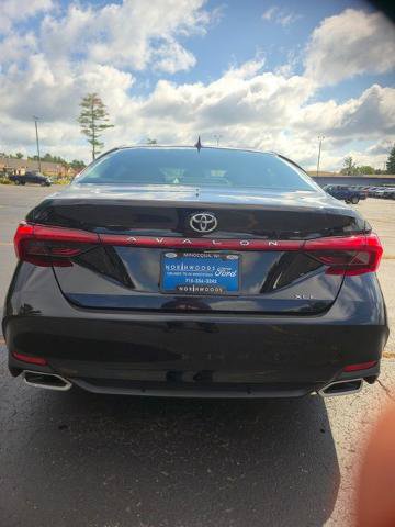 Used 2022 Toyota Avalon XLE w/ Moonroof Package FWD image 24