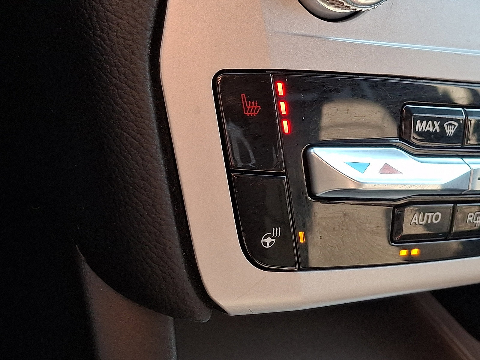 Certified 2023 Ford Explorer XLT w/ Equipment Group 202A image 25