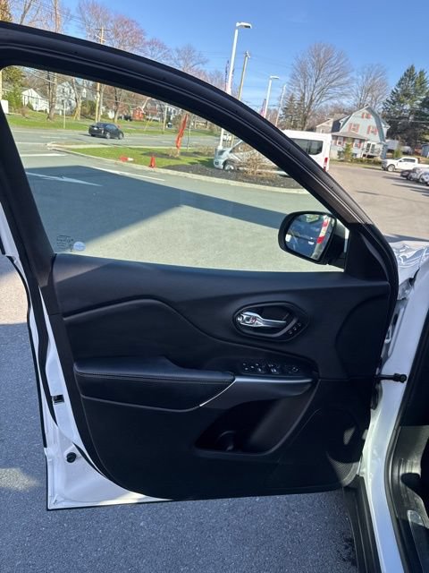 Used 2019 Jeep Cherokee Limited AWD/4WD image 17