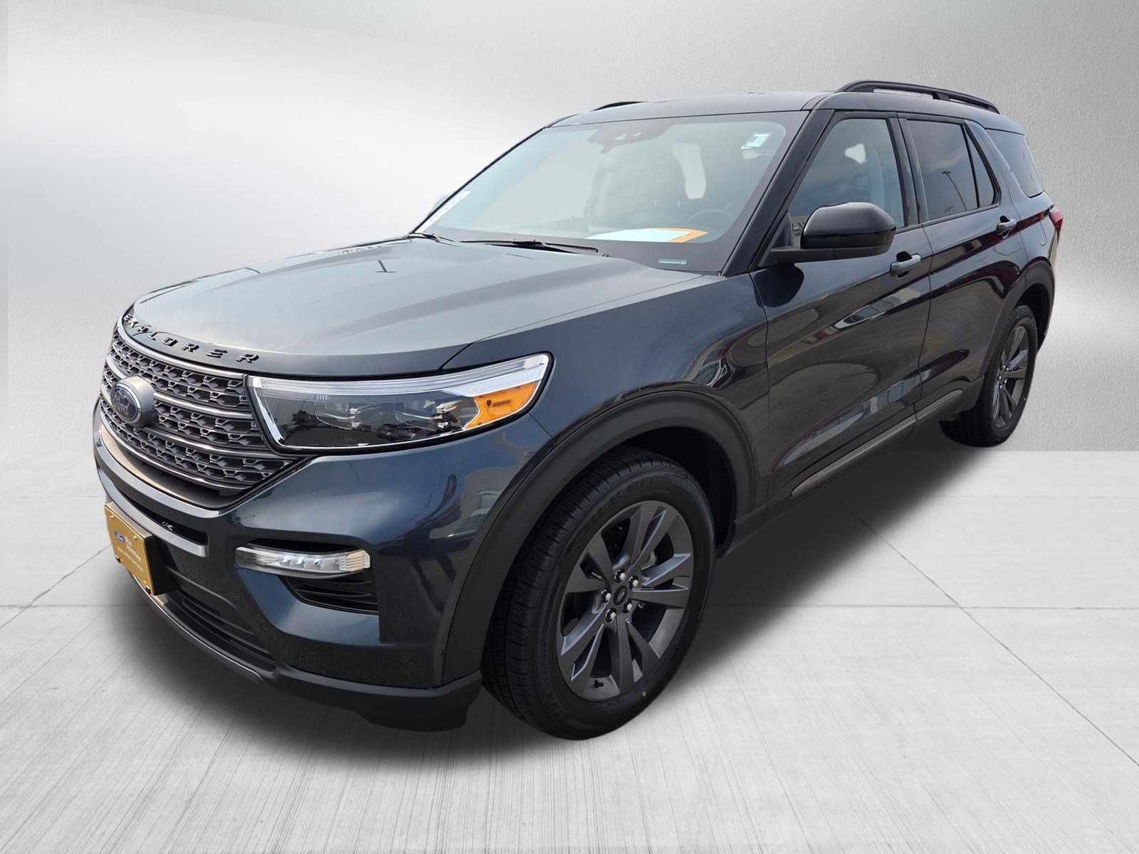 Certified 2023 Ford Explorer XLT w/ Equipment Group 202A AWD/4WD image 3