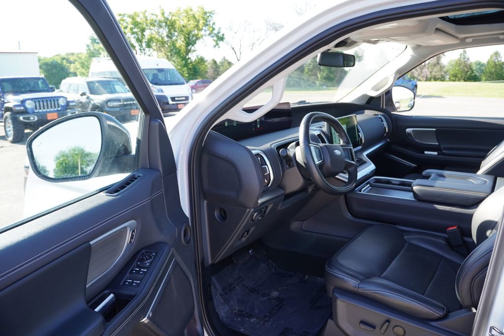 Certified 2025 Ford Expedition Platinum AWD/4WD image 15