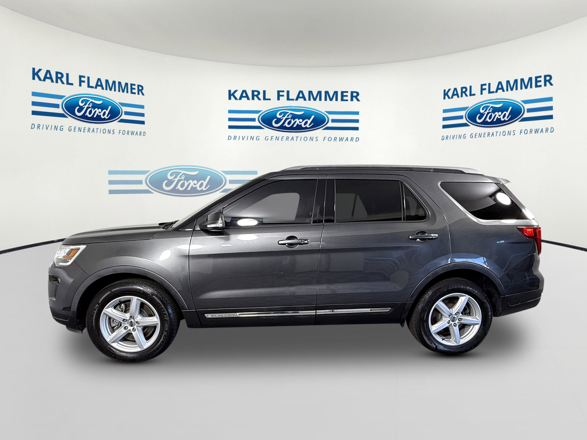 Certified 2018 Ford Explorer XLT w/ Equipment Group 202A image 5