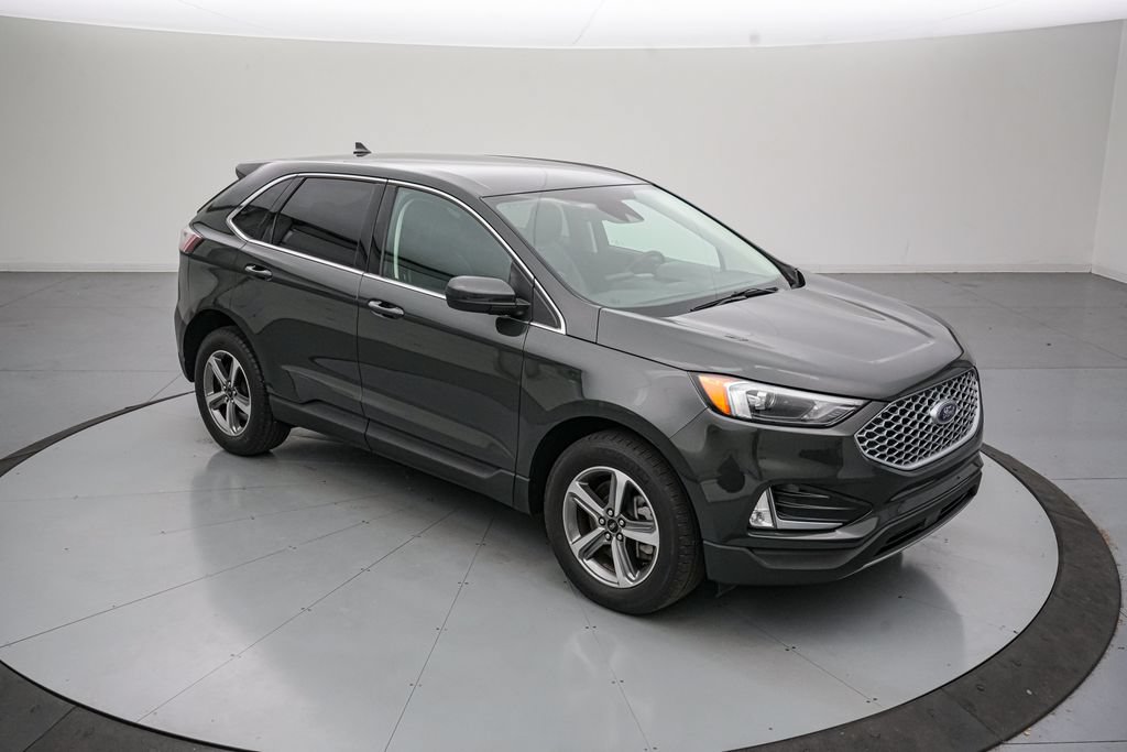 Certified 2023 Ford Edge SEL w/ Convenience Package AWD/4WD image 2