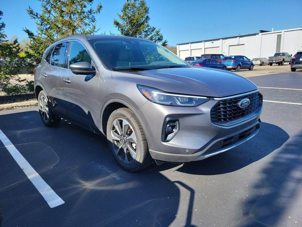 Certified 2023 Ford Escape Platinum AWD/4WD image 2