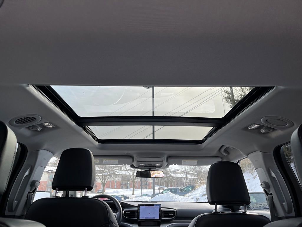 Certified 2022 Ford Explorer XLT w/ Equipment Group 202A image 11