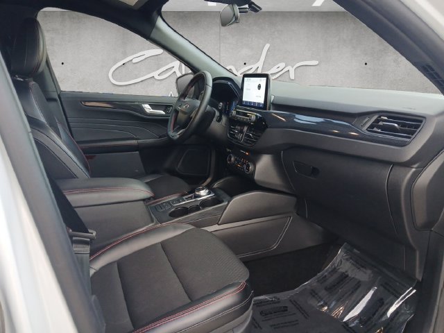 Certified 2025 Ford Escape ST-Line Select AWD/4WD image 25