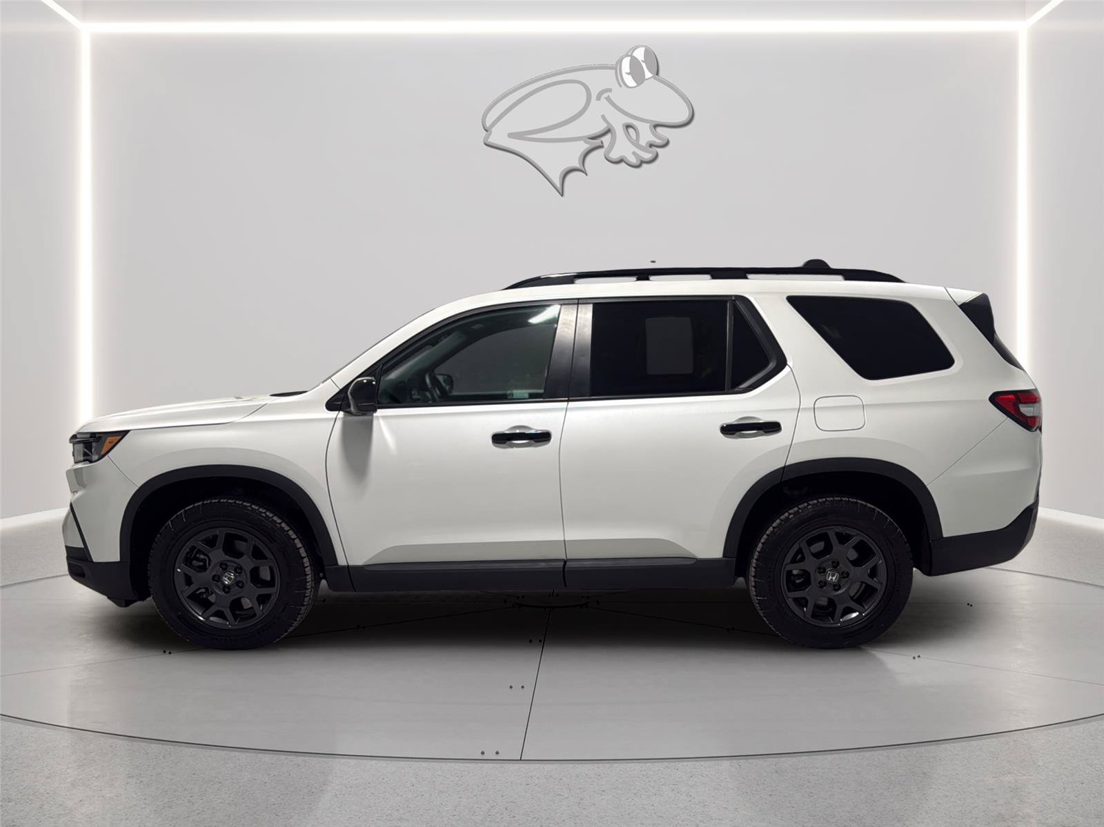 Used 2025 Honda Pilot TrailSport image 2