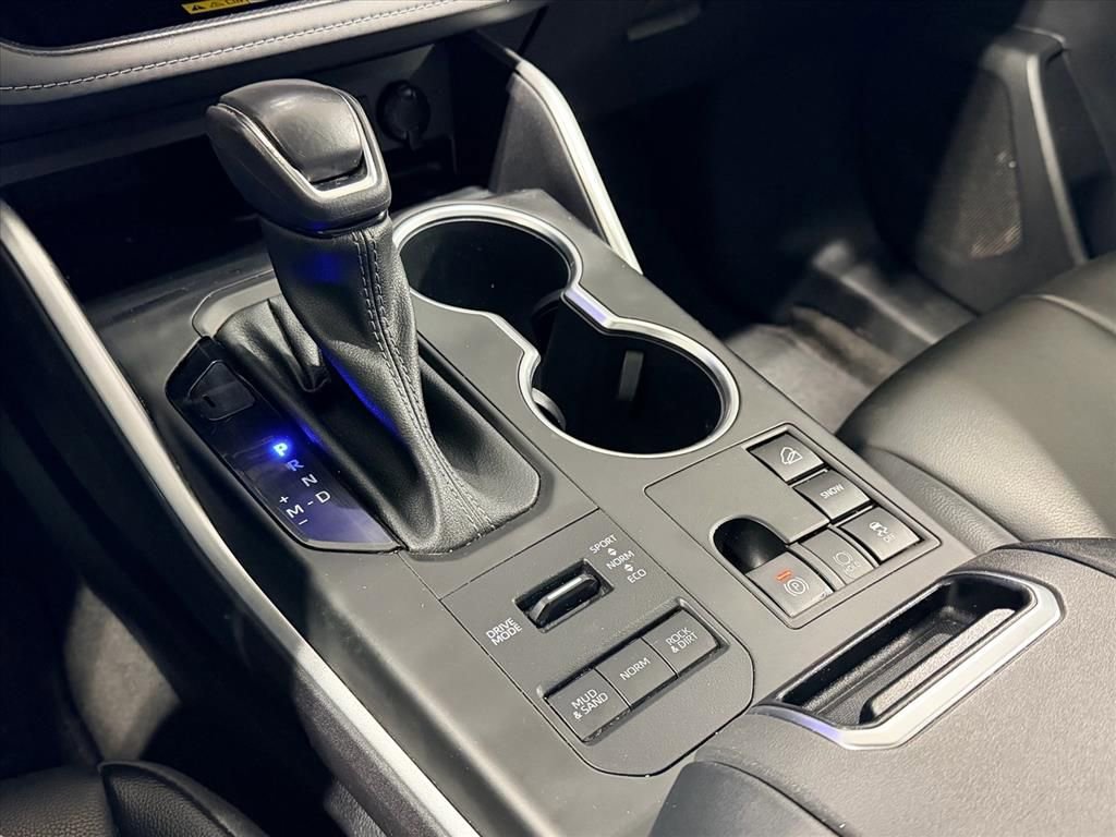 Used 2023 Toyota Highlander XLE image 19