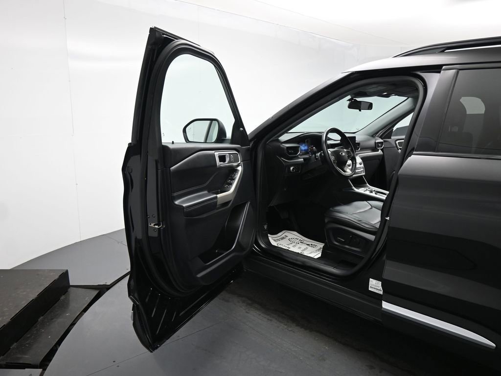 Certified 2020 Ford Explorer XLT w/ Equipment Group 202A image 37