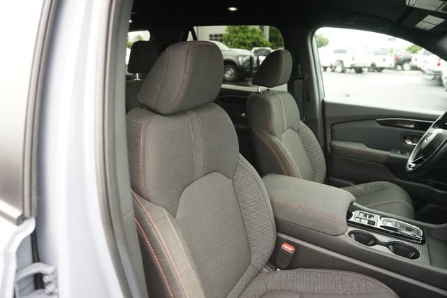 Used 2025 Honda Pilot Sport image 21