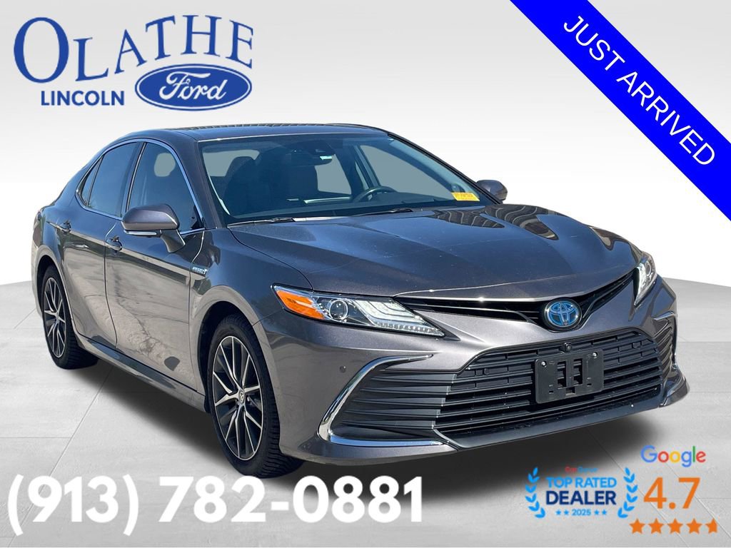 Used 2021 Toyota Camry XLE w/ Navigation Upgrade Package FWD image 4