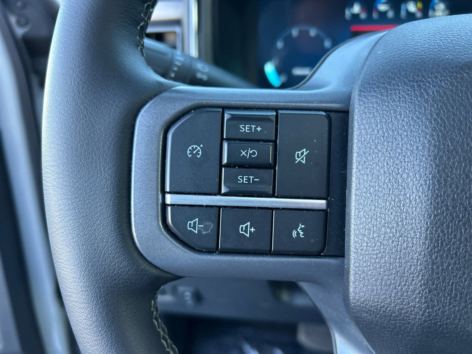 Certified 2025 Ford F450 Lariat w/ FX4 Off-Road Package image 31