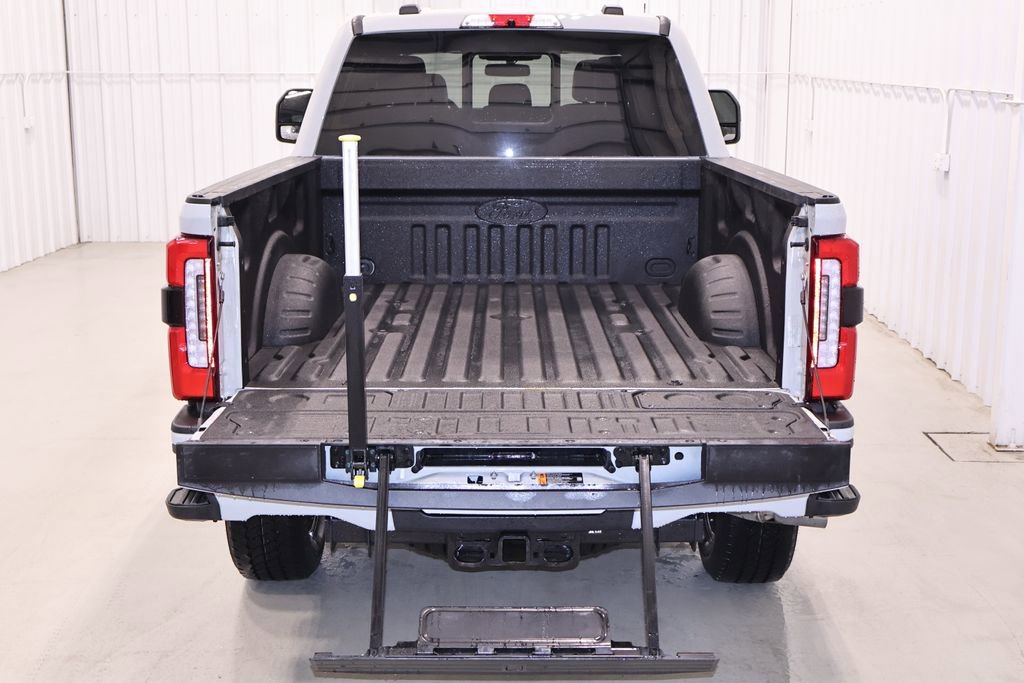 Certified 2025 Ford F250 Platinum w/ Tremor Off-Road Package AWD/4WD image 44